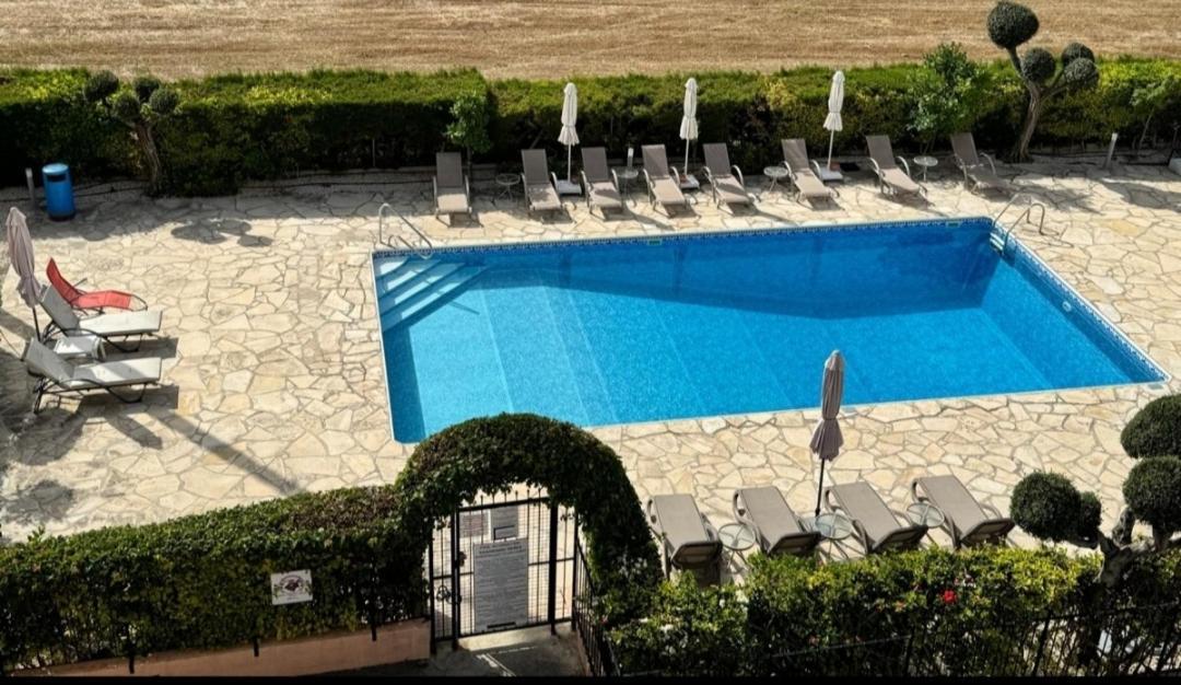 Two Bedroom Apartment With Pool Paphos Buitenkant foto